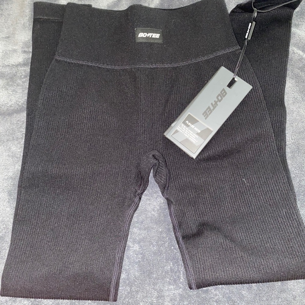 SOLD 💕Oh Polly Bo + tee down to the core leggings